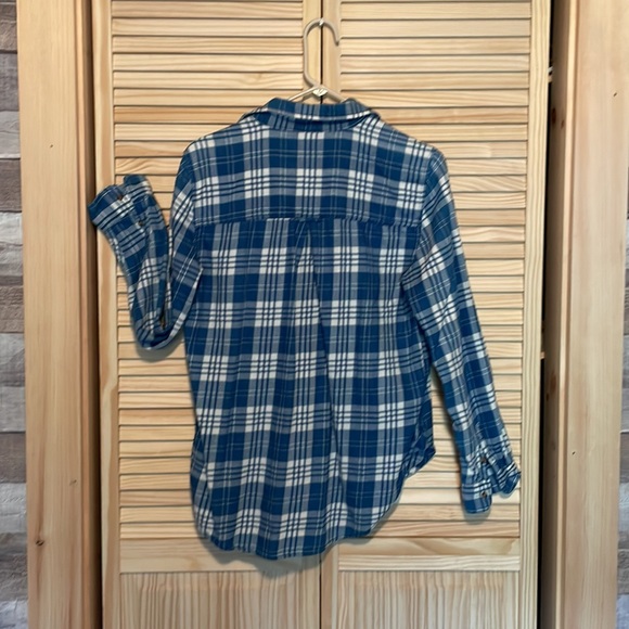 American Eagle Boyfriend button down shirt. - Picture 4 of 4